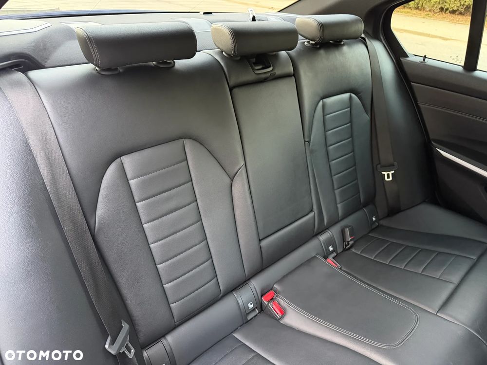BMW Seria 3 M340i xDrive sport - 22