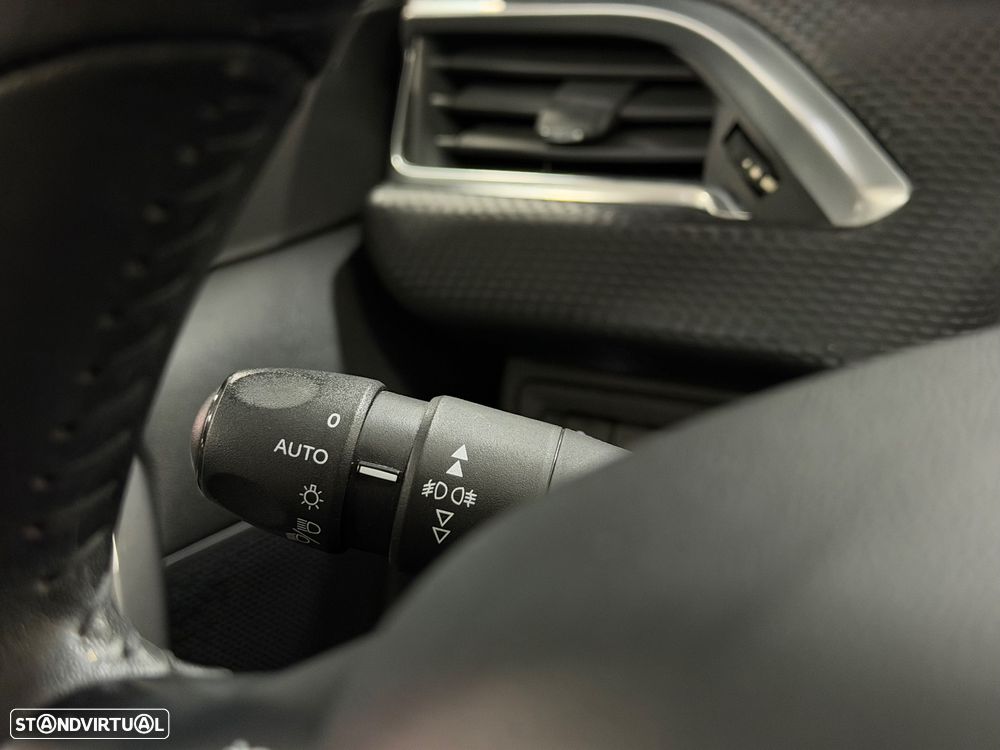 Peugeot 2008 1.2 PureTech Style - 10