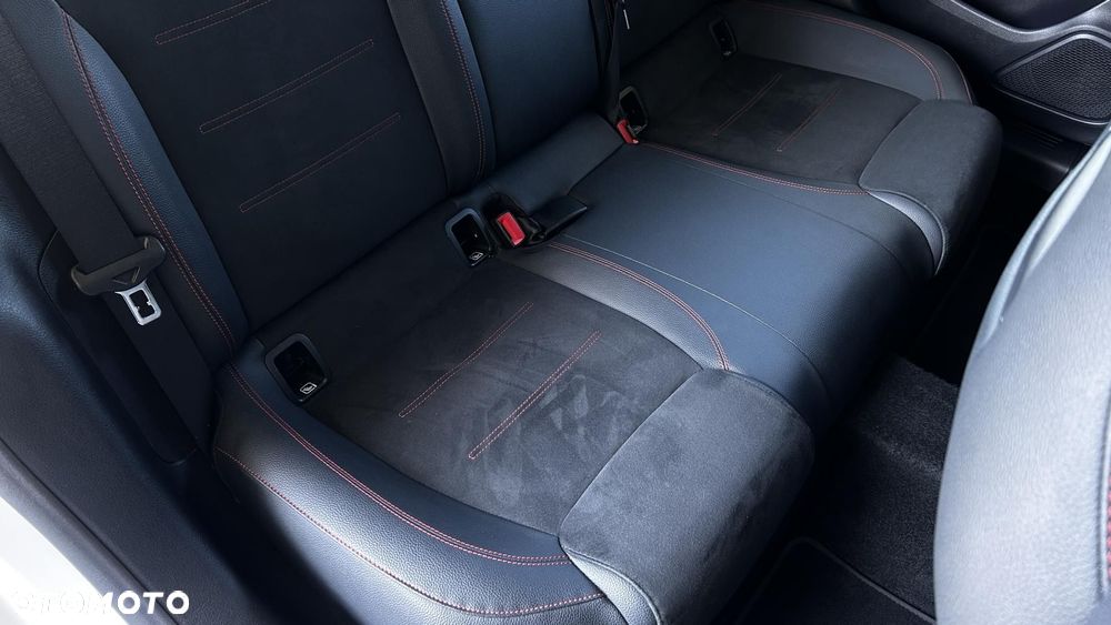 Mercedes-Benz CLA 180 AMG Line 7G-DCT - 24