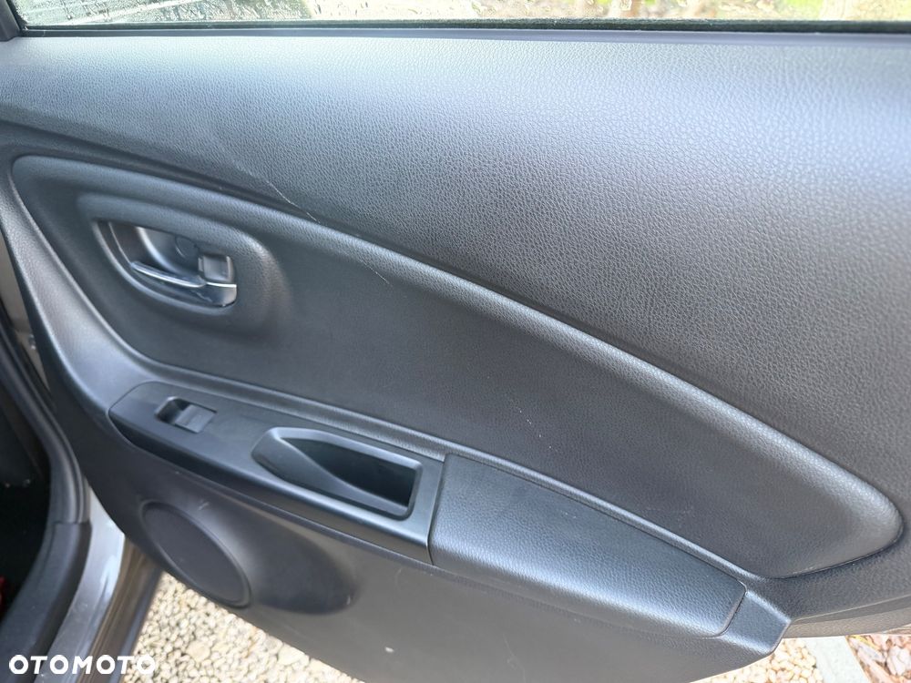 Toyota Yaris Hybrid 100 Terra - 17