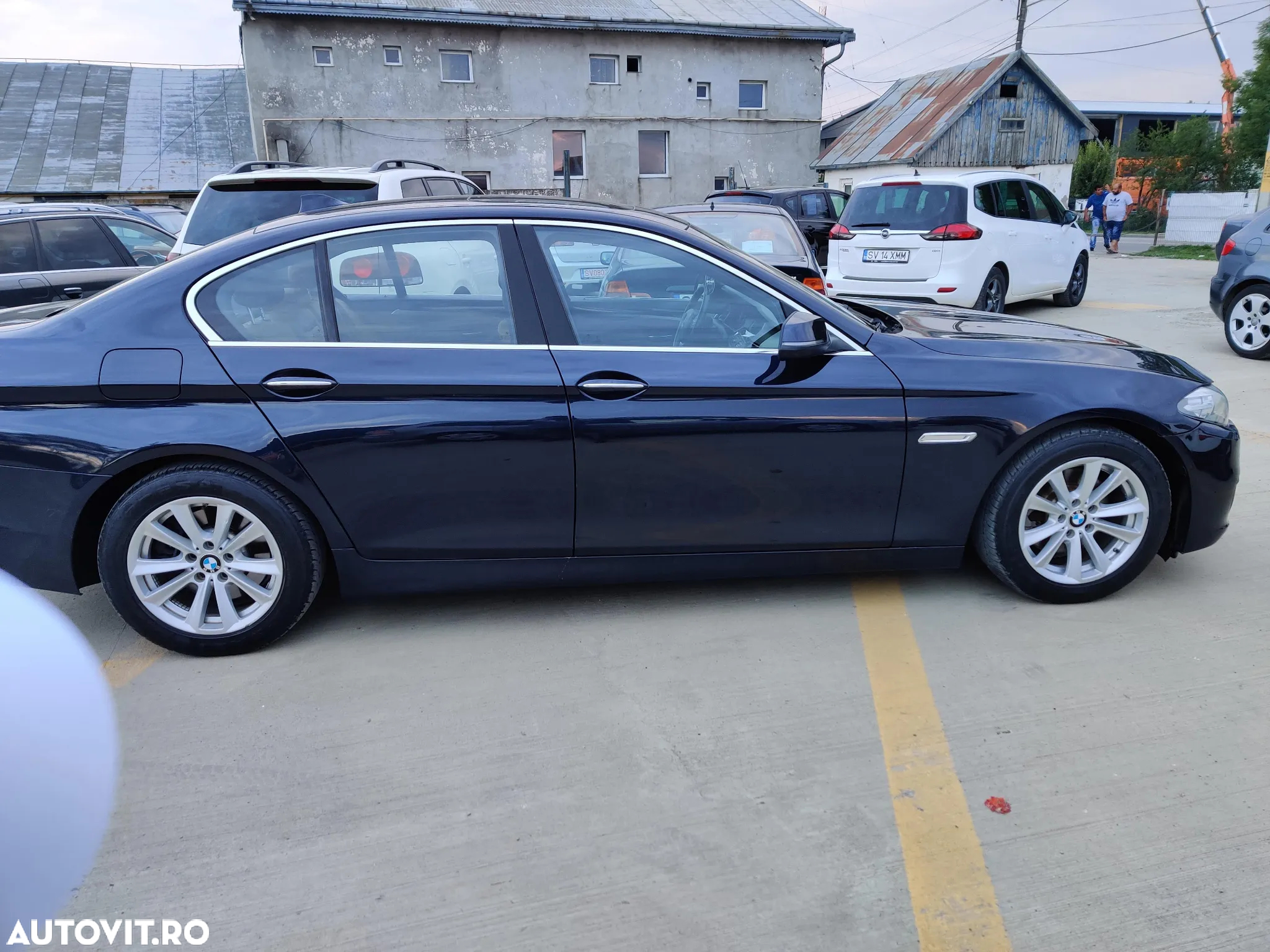 BMW Seria 5 528i xDrive AT - 16