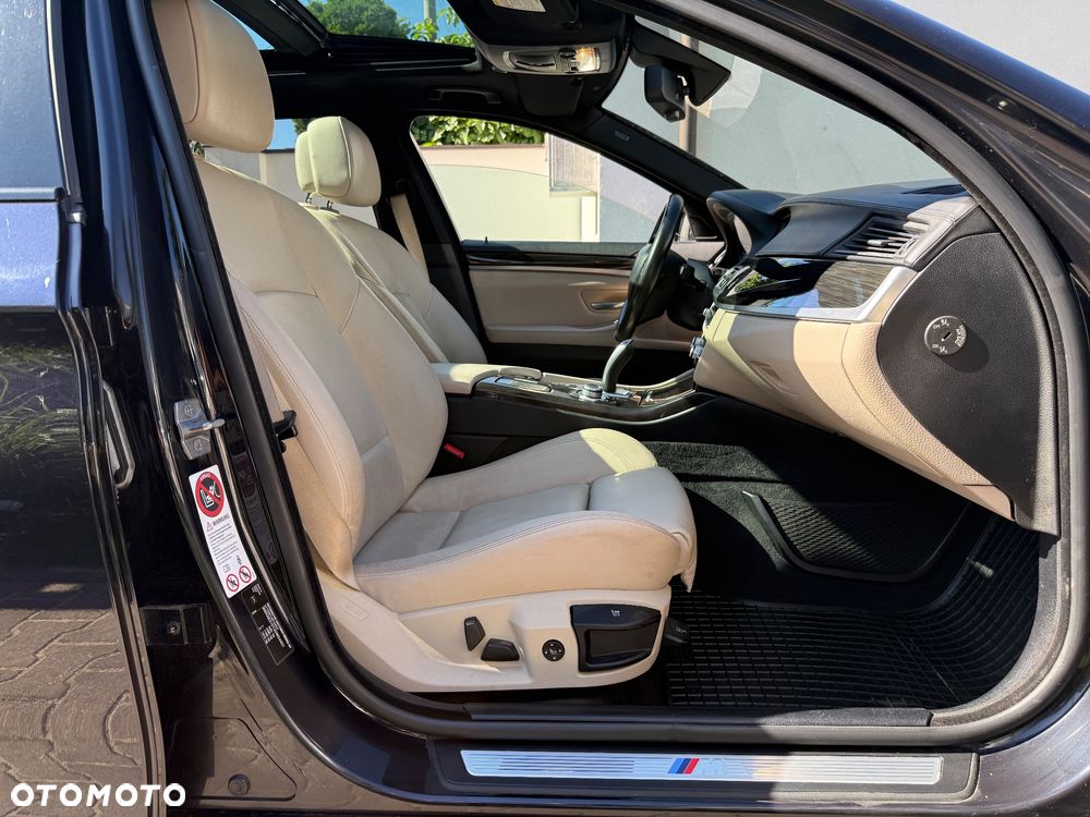 BMW Seria 5 525d Sport-Aut - 34