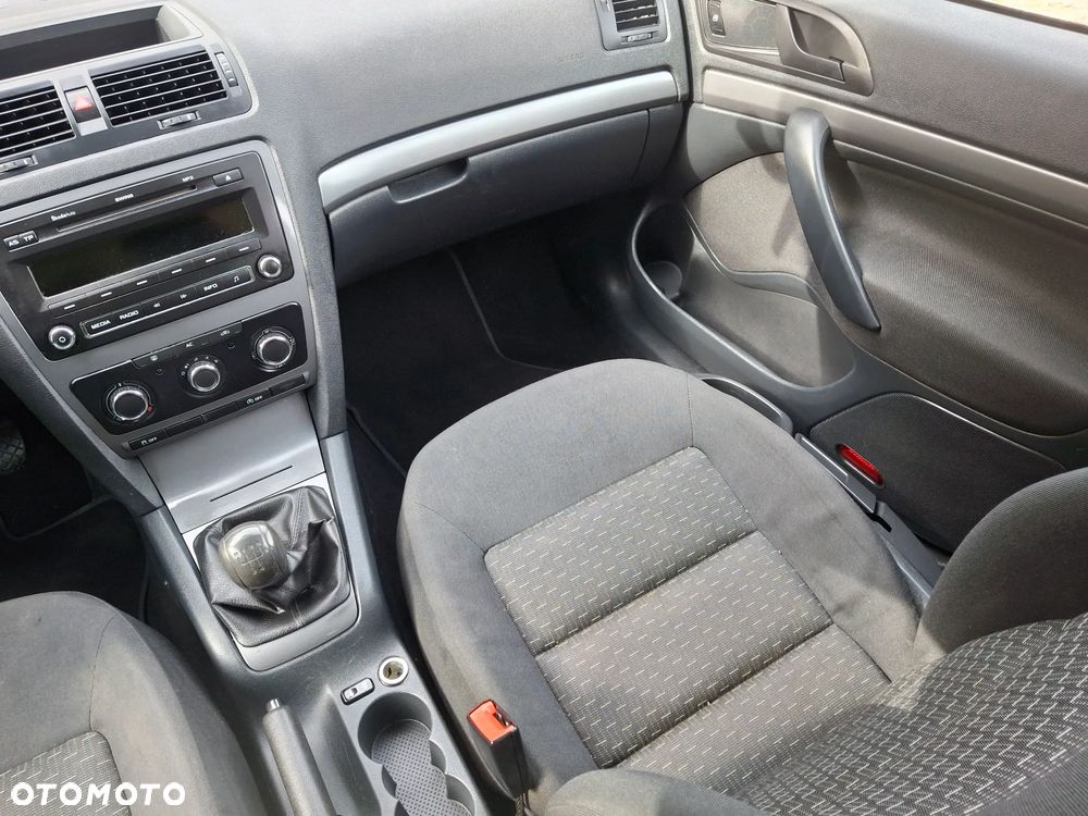 Skoda Octavia 1.6 TDI DPF Ambiente - 28