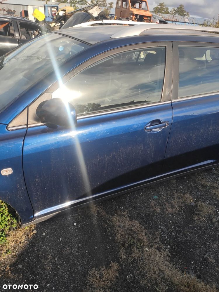 Toyota Avensis t25 kombi 1.8 16v na części - 15