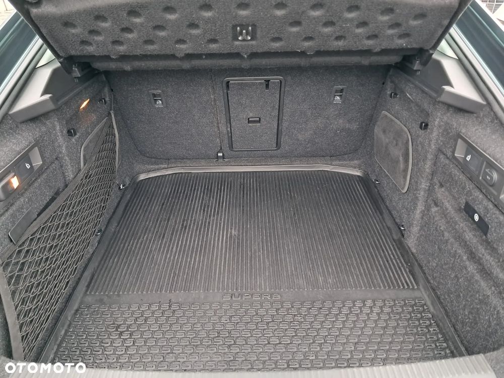 Skoda Superb 2.0 TDI L&K DSG - 34