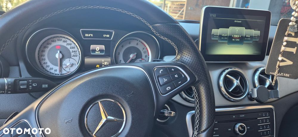 Mercedes-Benz GLA 180 7G-DCT - 6