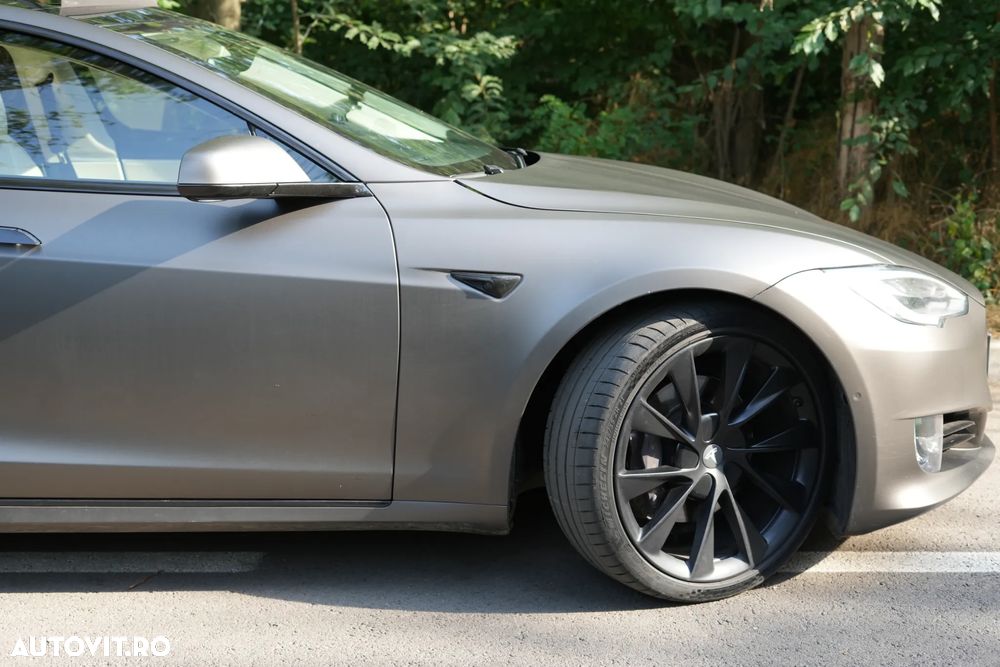 Tesla Model S - 7