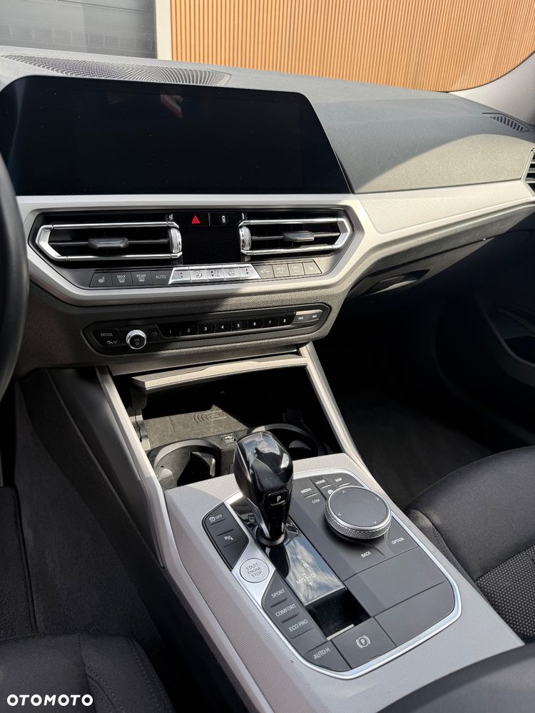 BMW Seria 3 318d - 25