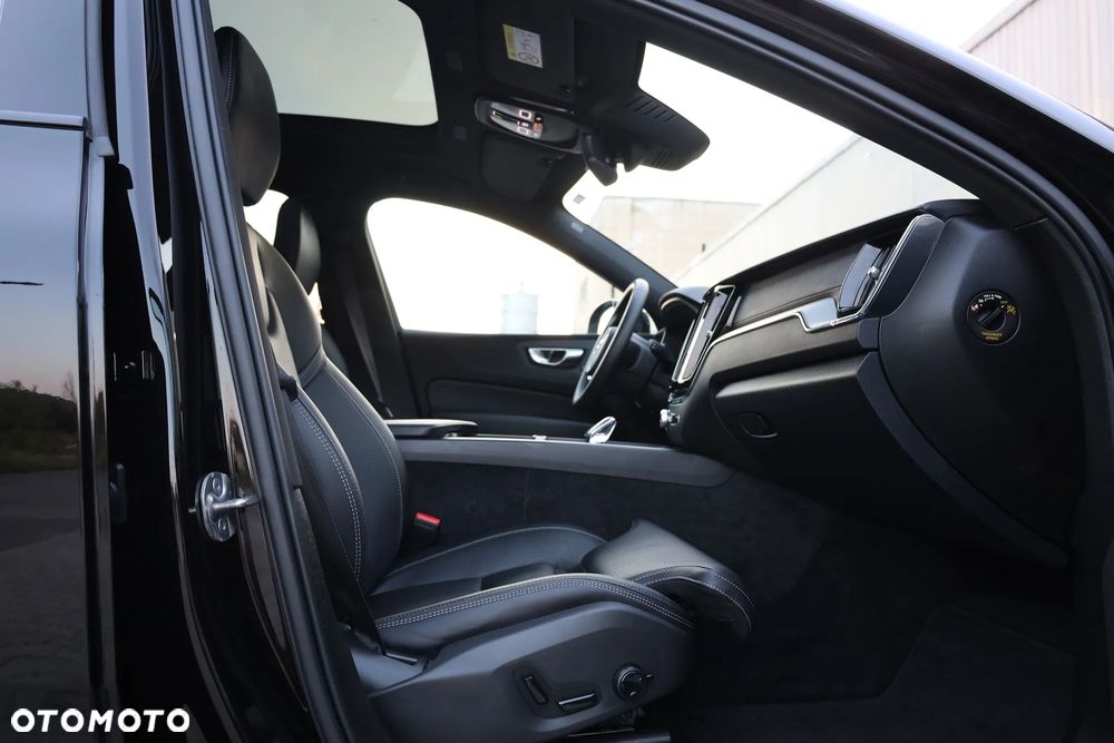 Volvo XC 60 T8 AWD Ultra Black Edition - 25