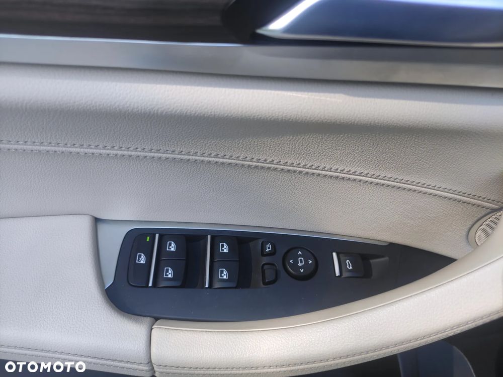 BMW X4 xDrive20i xLine sport - 34