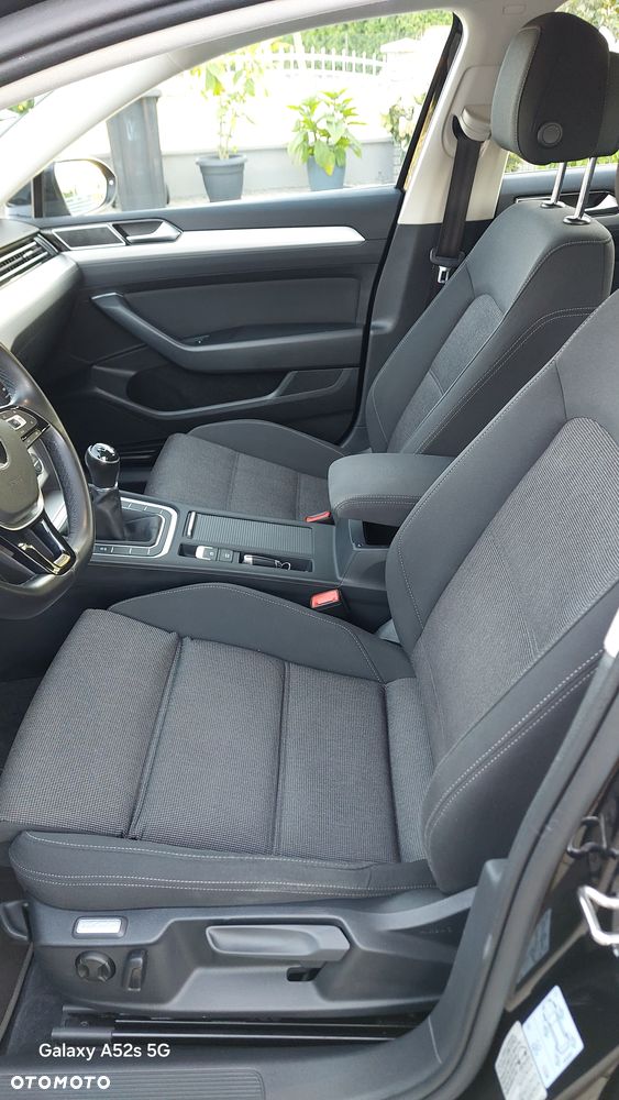 Volkswagen Passat 2.0 TDI SCR Comfortline - 22