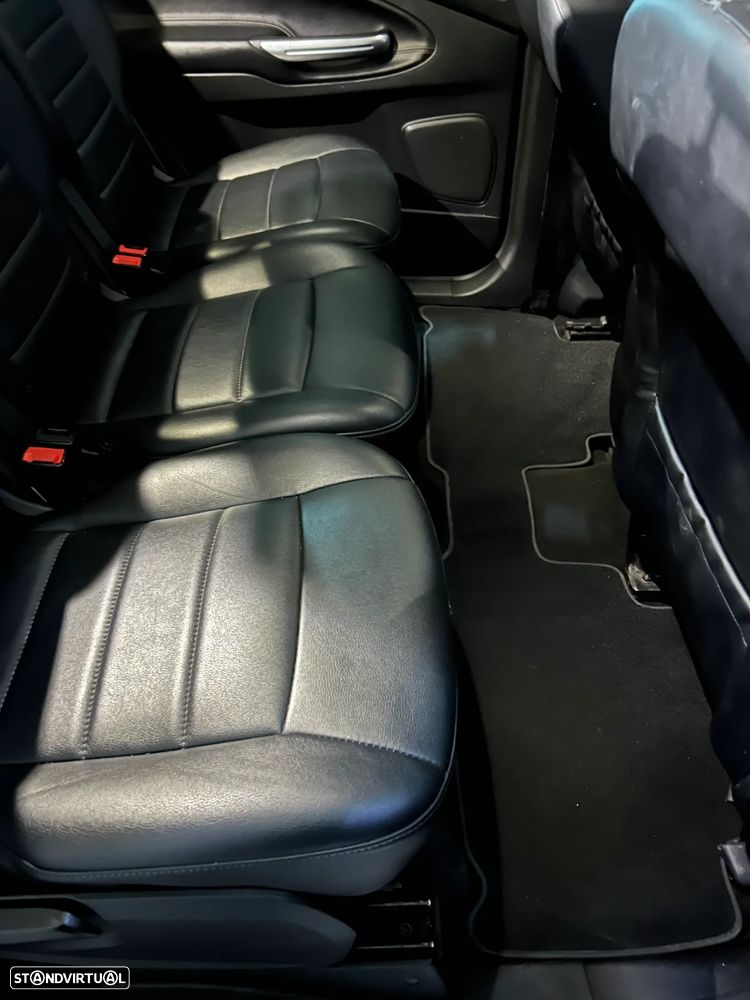 Ford S-Max 2.0 TDCi Titanium 7L 143g - 7