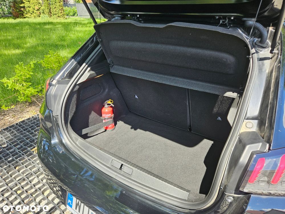 Peugeot 208 - 25