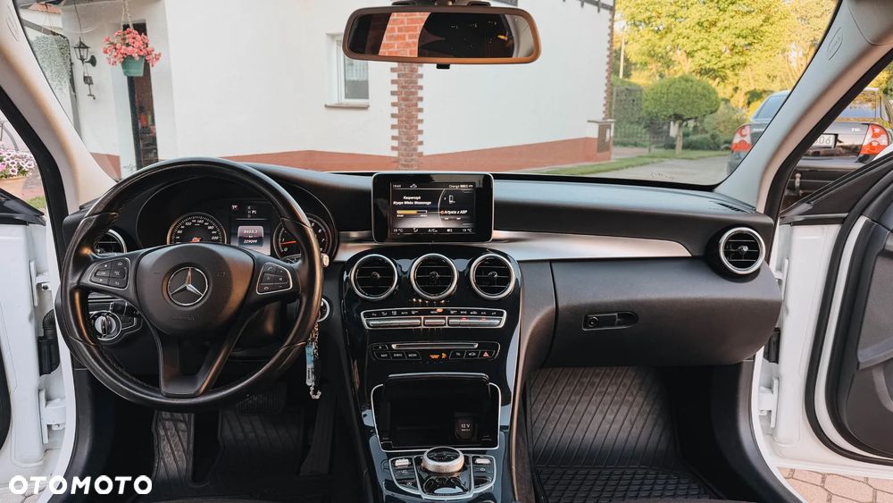 Mercedes-Benz Klasa C 200 4-Matic 7G-TRONIC - 32