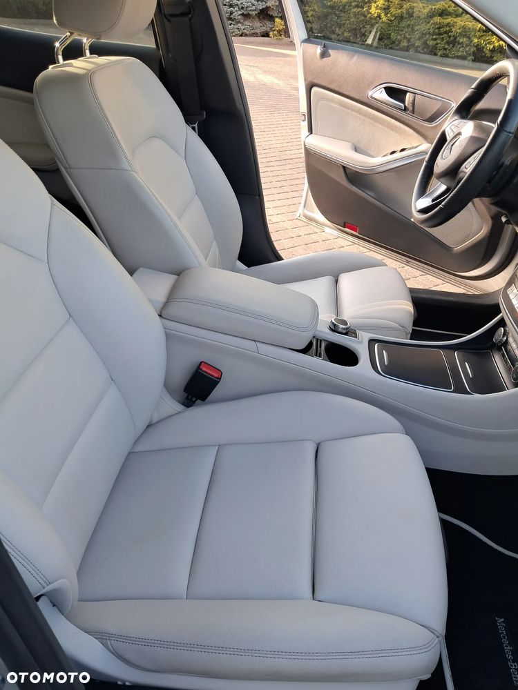 Mercedes-Benz GLA 180 7G-DCT - 18