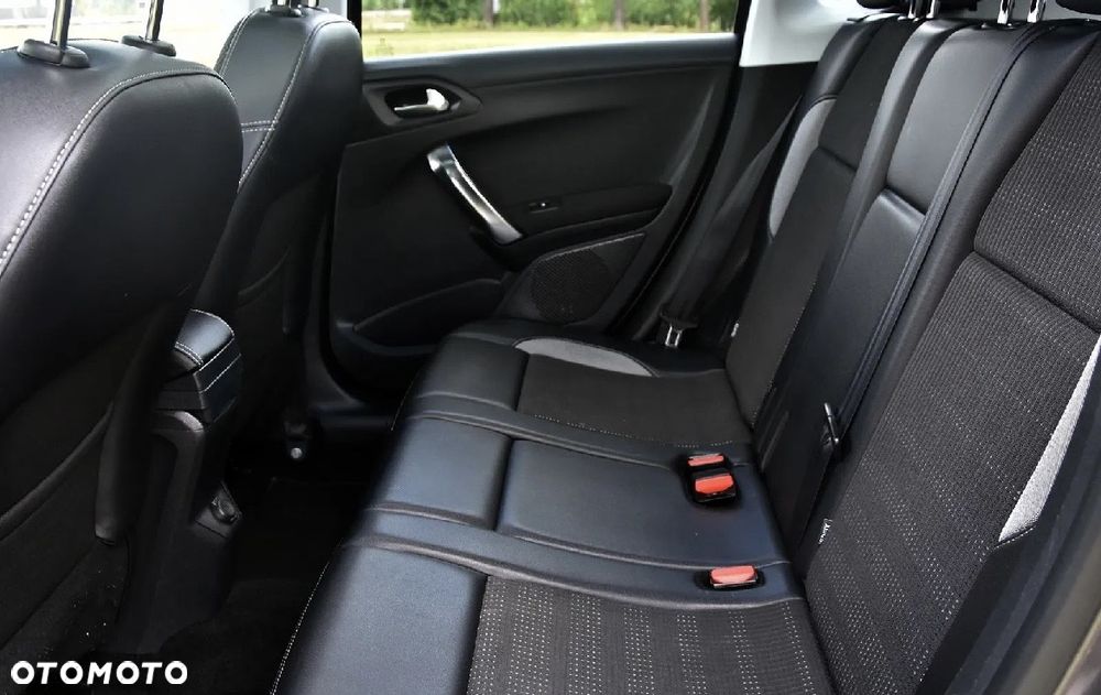 Peugeot 2008 1.2 VTi Allure - 25