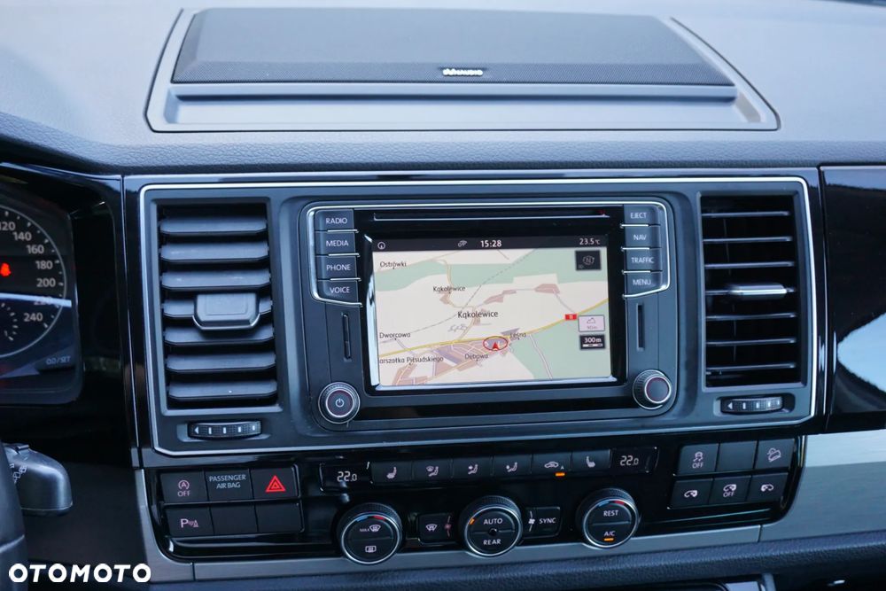 Volkswagen Multivan - 28