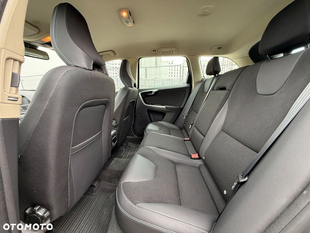 Volvo XC 60 2.4D AWD Momentum - 16