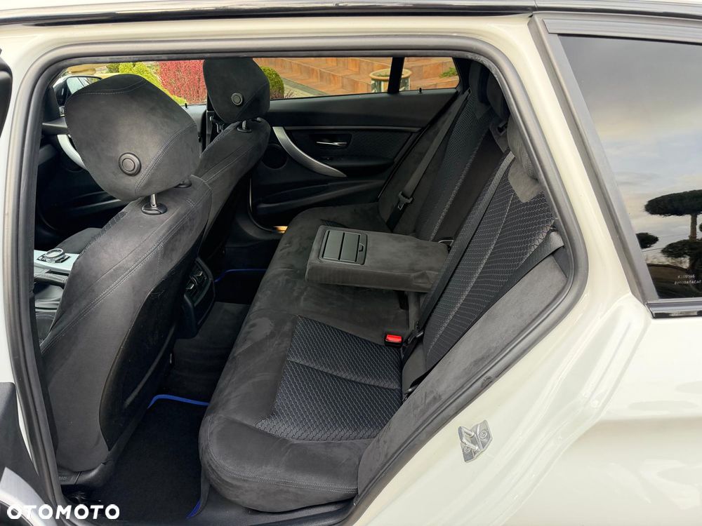 BMW Seria 3 320d xDrive Luxury Line - 23