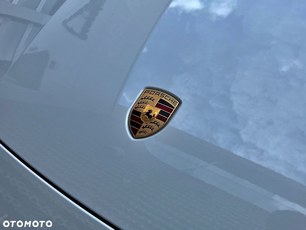Porsche Taycan - 39