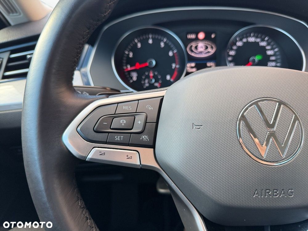 Volkswagen Passat - 17