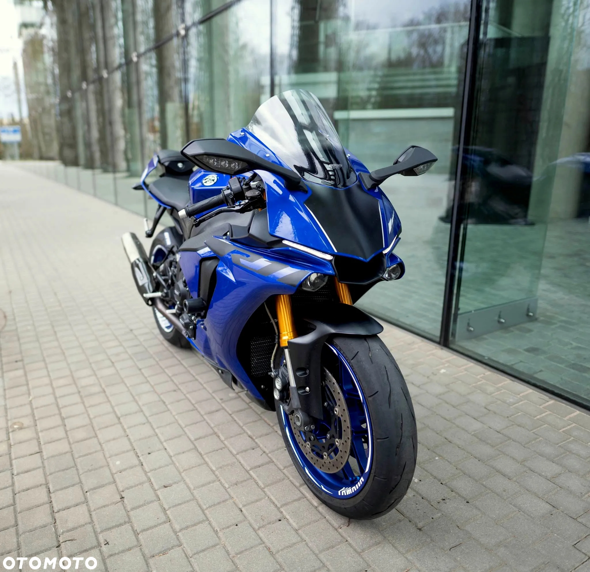 Yamaha R1 - 2