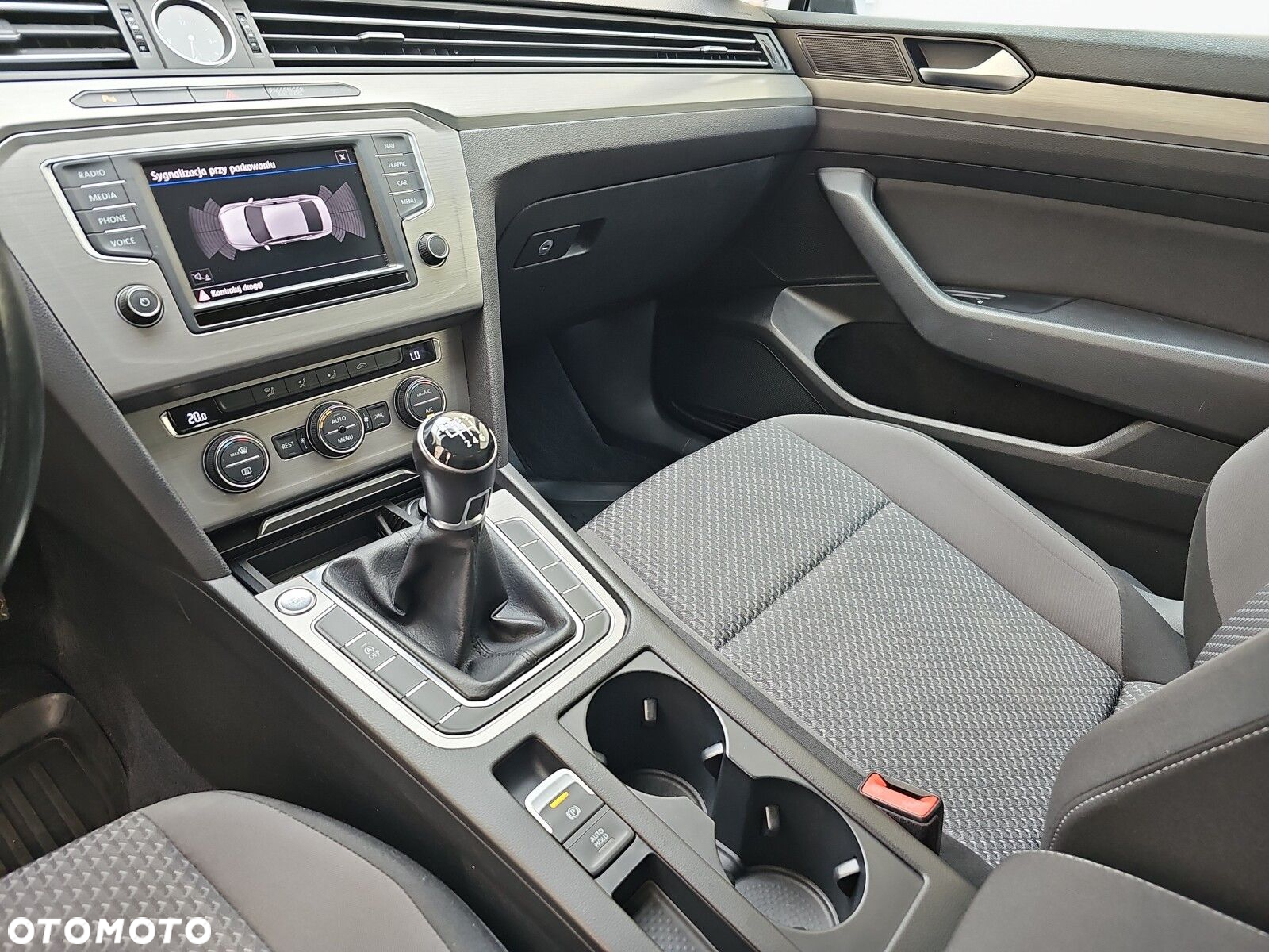 Volkswagen Passat - 19