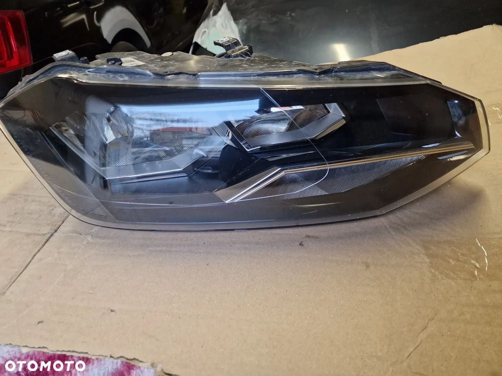 Reflektor  prawy  przód  vw polo  2G1 941 006 - 1
