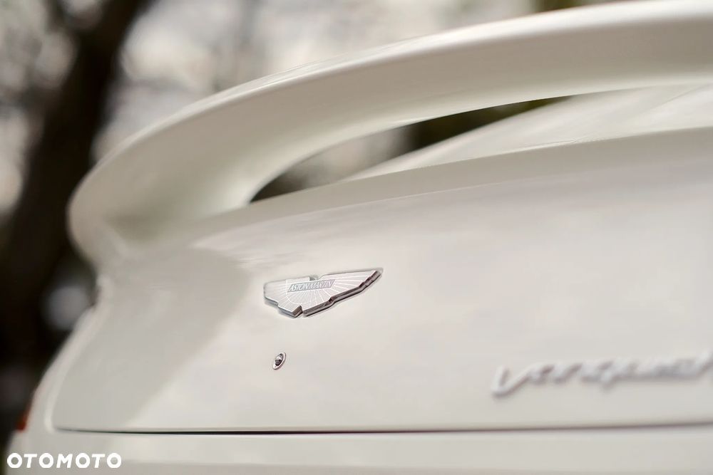 Aston Martin Vanquish - 22
