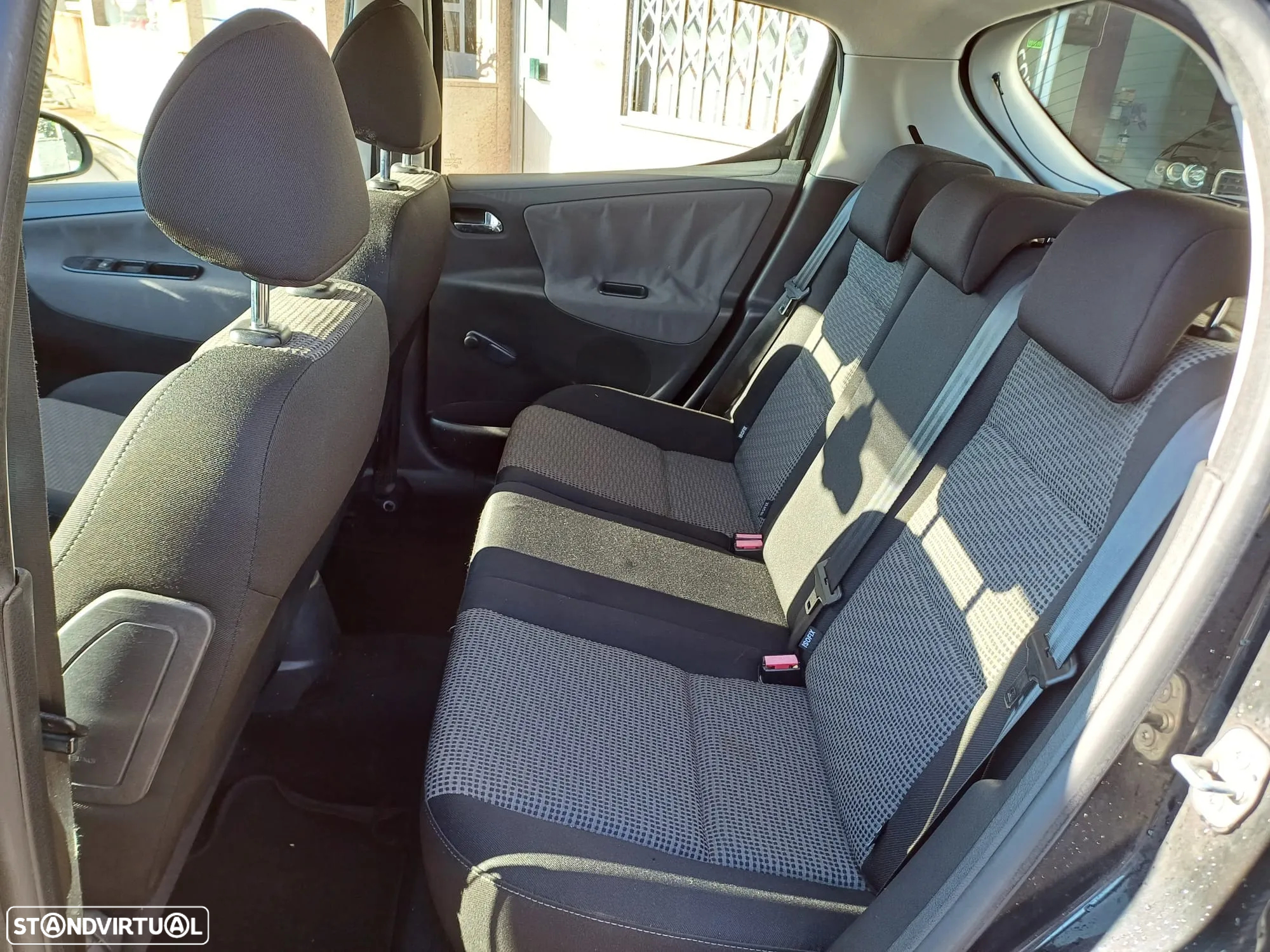 Peugeot 207 1.4 HDi Premium - 8