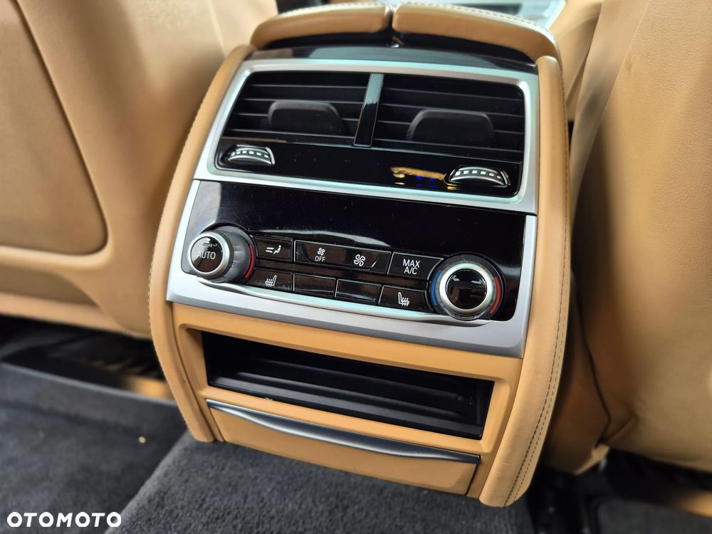 BMW Seria 7 740d xDrive mHEV sport - 36