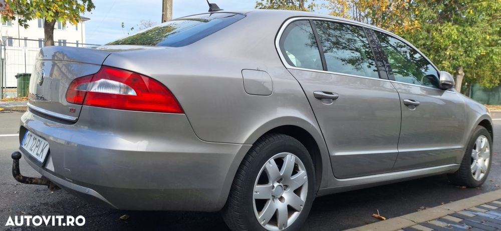 Skoda Superb 2.0 TDI Elegance DSG - 2
