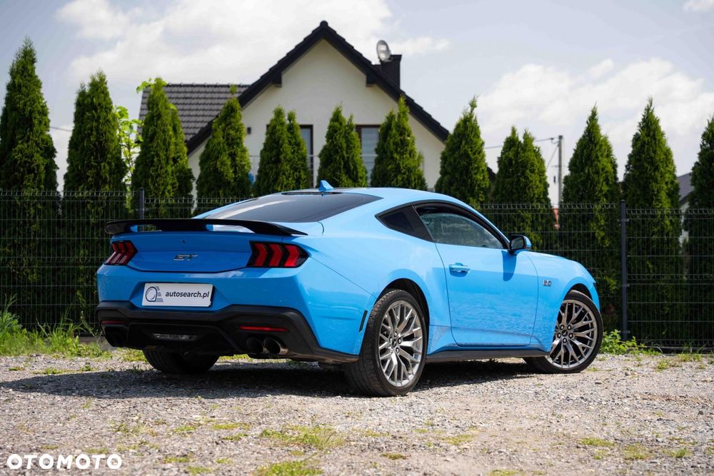 Ford Mustang - 4