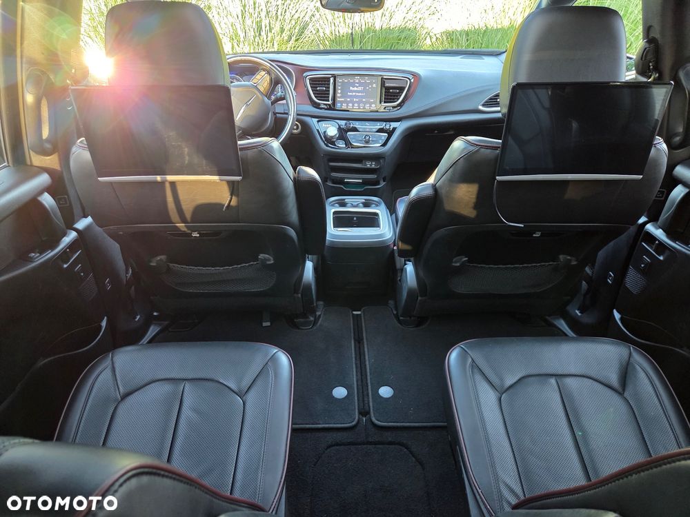 Chrysler Pacifica - 12