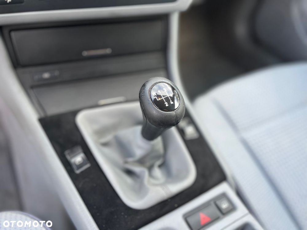 BMW Seria 3 320i - 17