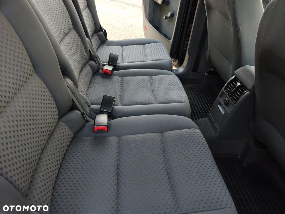 Volkswagen Touran - 18