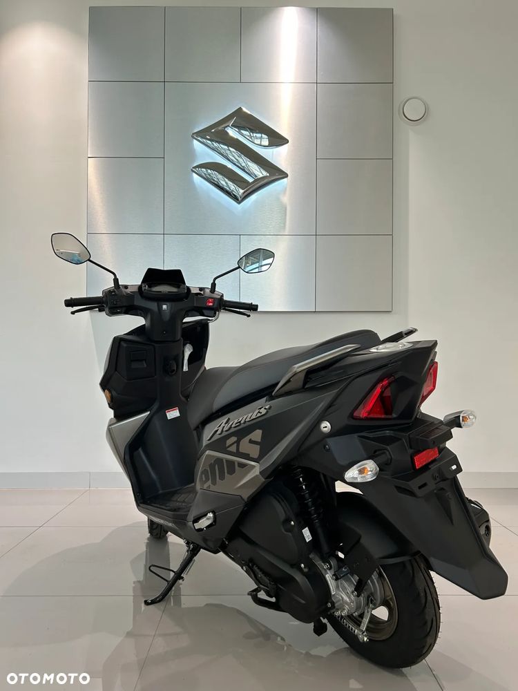 Suzuki Avenis - 5