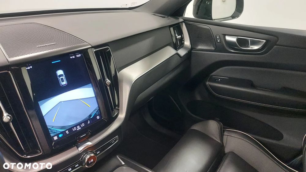 Volvo XC 60 B4 D Plus Dark - 17