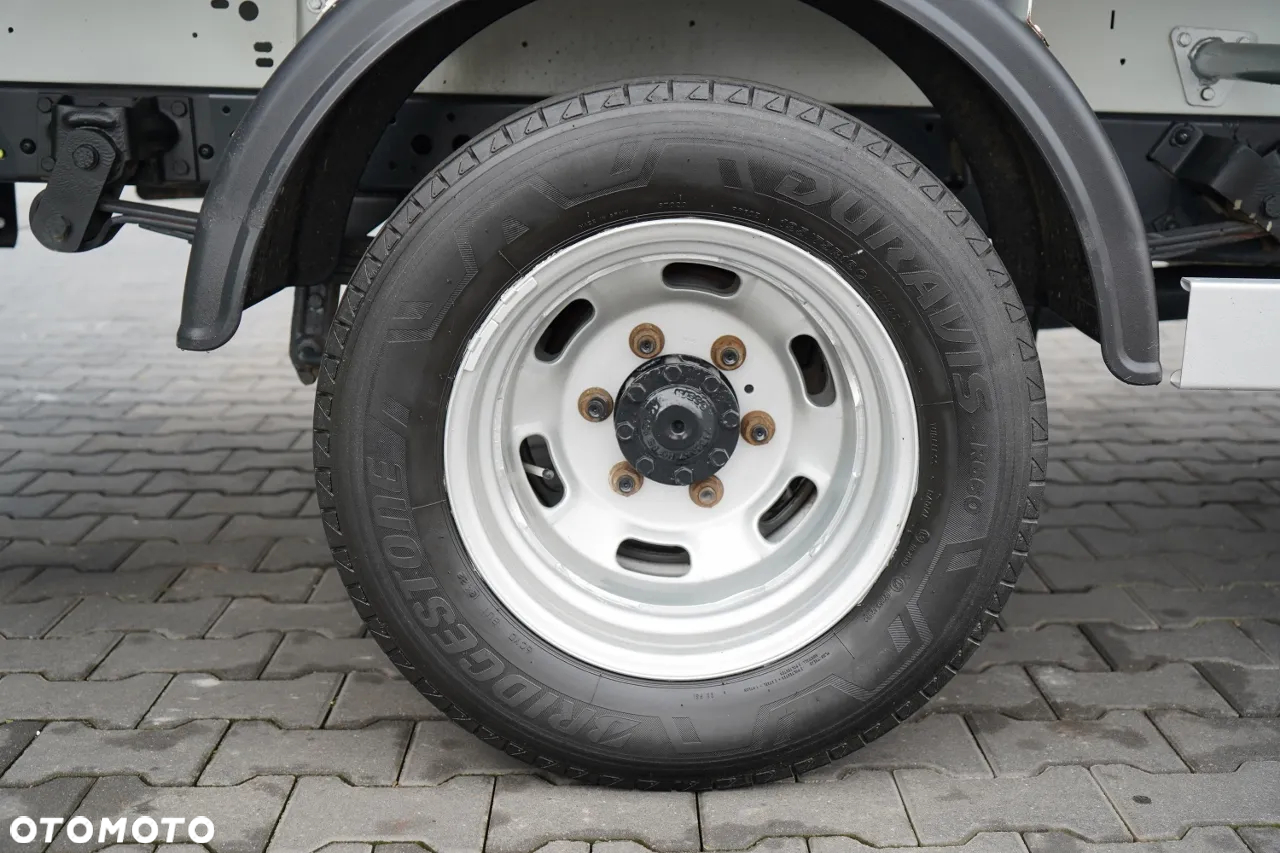 Iveco DAILY 35-140 / WYWROTKA TYLNOZSYPOWA / BLIŹNIAK / SKRZYNIA NARZĘDZIOWA / HAK / MANUAL / 3 OSOBOWY / SPROWADZONY / PO KONTRAKCIE SERWISOWYM - 24