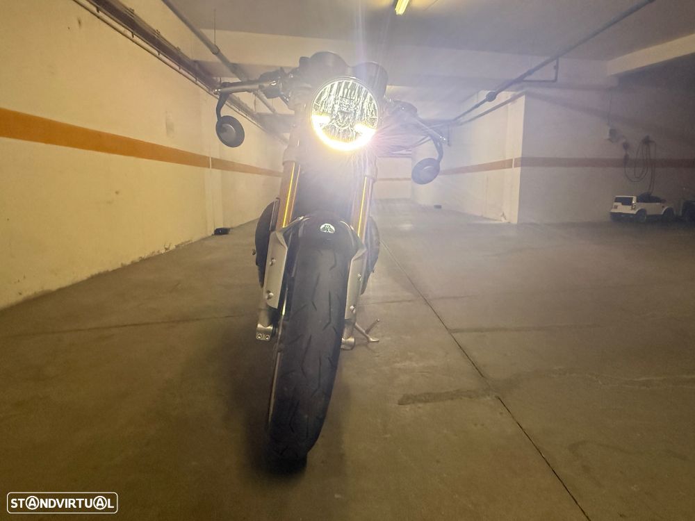 Triumph Thruxton R - 11