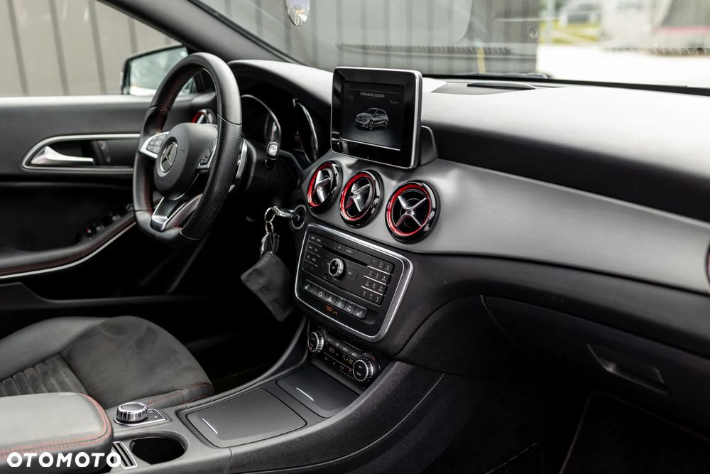 Mercedes-Benz CLA 250 4Matic 7G-DCT Sport - 27