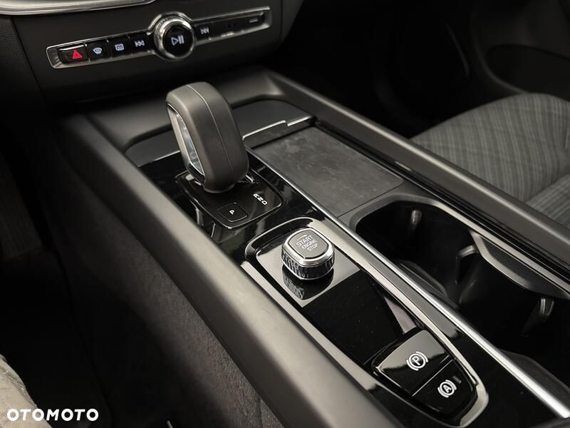 Volvo XC 60 B4 D Momentum Pro - 18