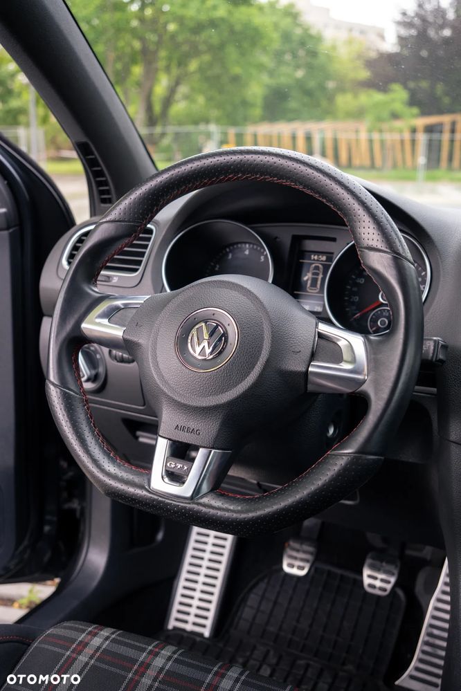 Volkswagen Golf 2.0 GTI - 11