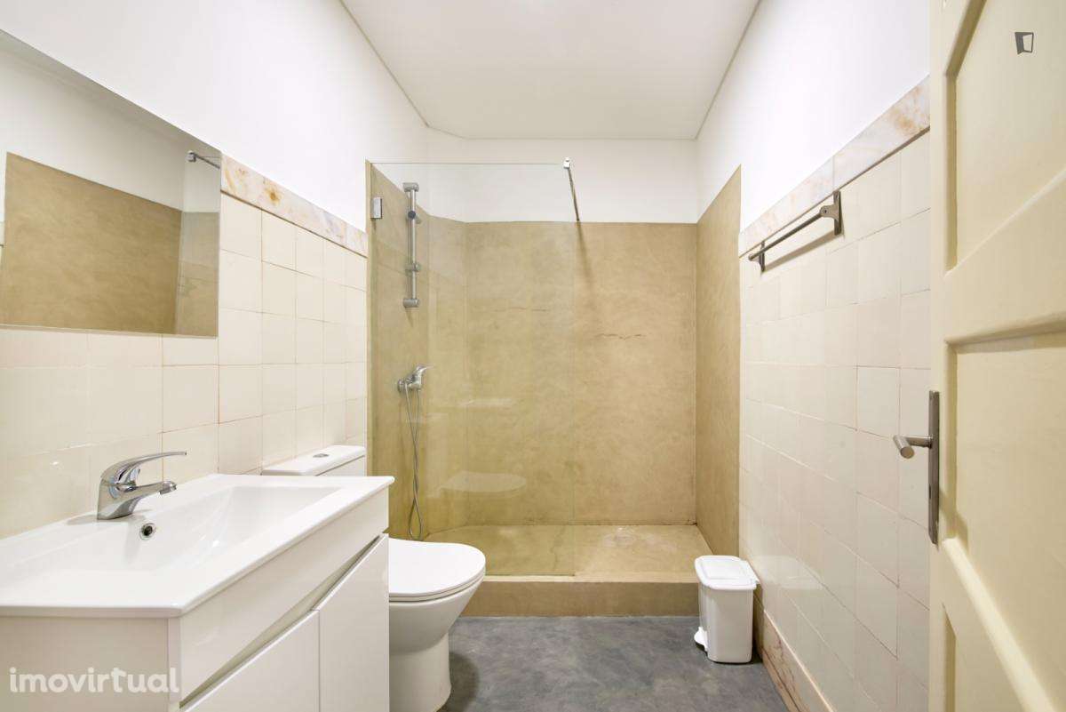 Quarto - localizado em Alameda Lisbon - Grande imagem: 2/51