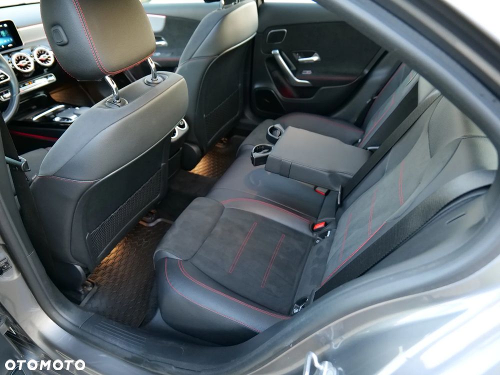 Mercedes-Benz Klasa A 220 4-Matic AMG Line 7G-DCT - 14