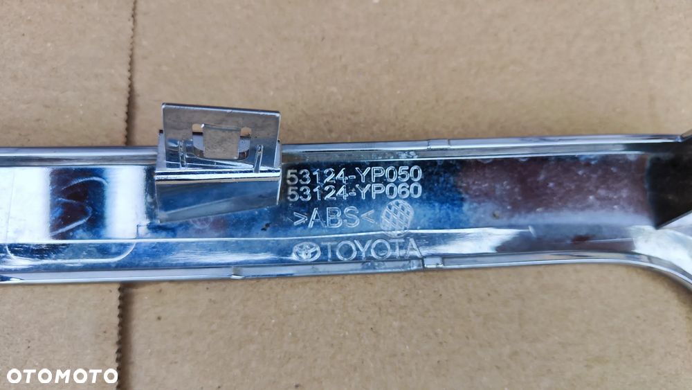 Toyota Hilux Invicible 20- Emblemat pod Radar Chrom Listwa Atrapa - 5