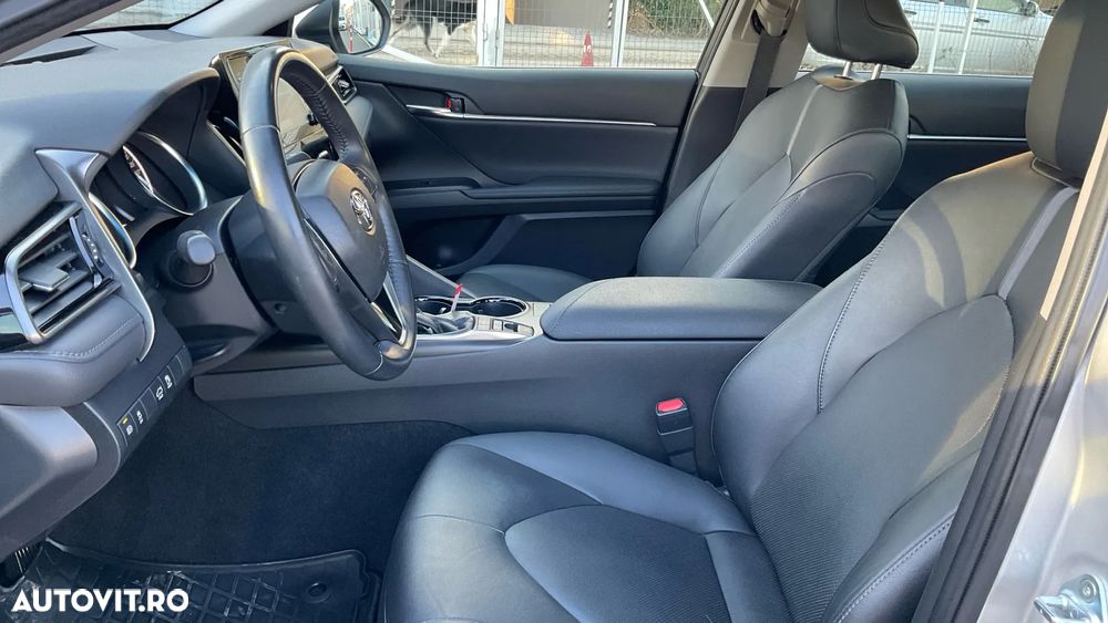 Toyota Camry 2.5 Hybrid Business - 15