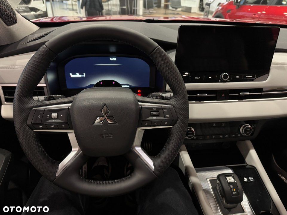 Mitsubishi Outlander - 10