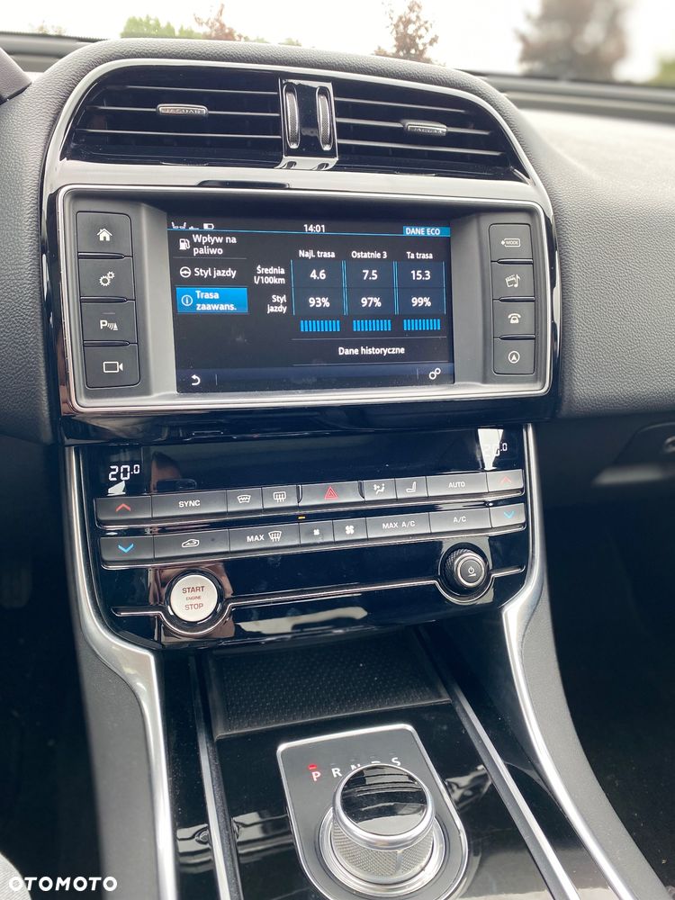 Jaguar XE 20d Prestige - 11