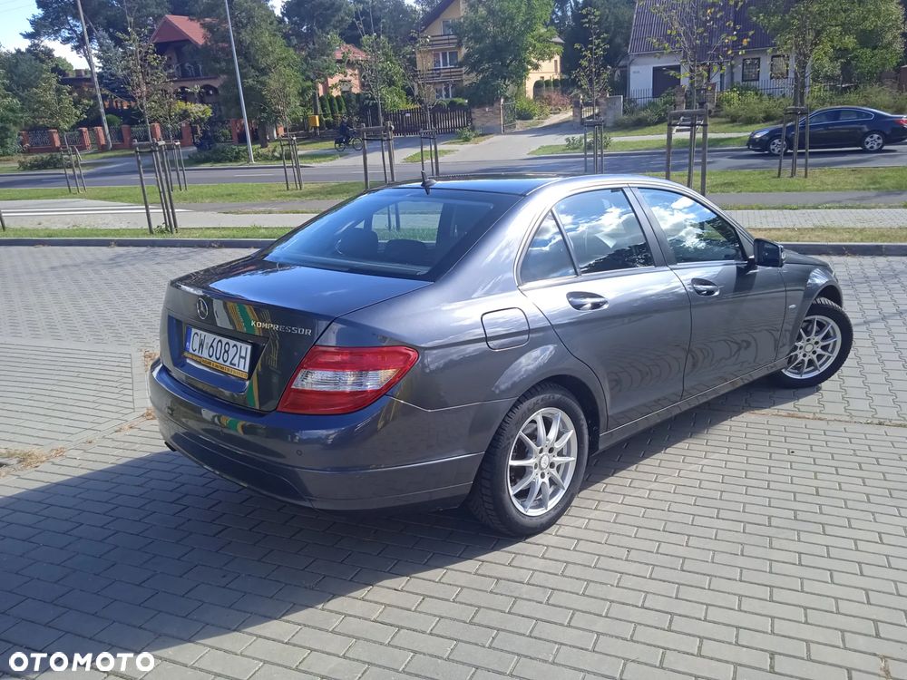 Mercedes-Benz Klasa C 180 BlueEFFICIENCY Elegance - 10